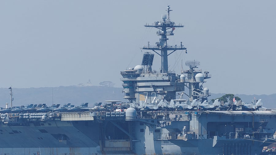 <div class="paragraphs"><p>The Lincoln aircraft carrier</p></div>