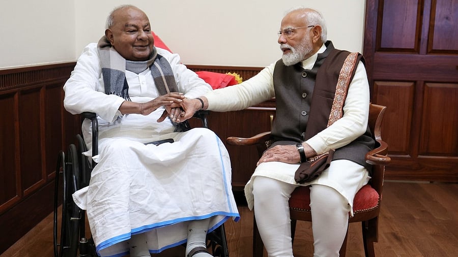 <div class="paragraphs"><p>Former Prime Minister H D Devegowda and&nbsp;Prime Minister Narendra Modi</p></div>