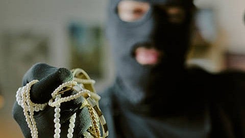 Major Temple Heist in Barabanki: Ornaments, Cash Worth Rs 25 Lakh Stolen from Shiva Temple