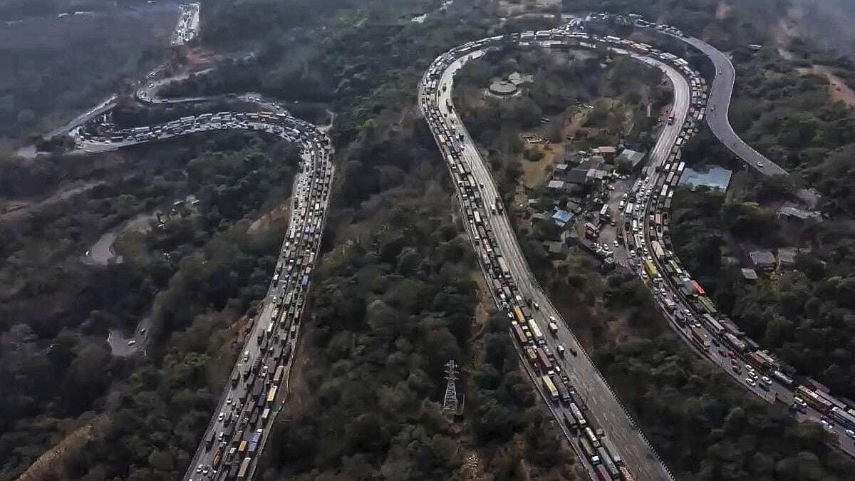 Mumbai-Pune Expressway Traffic Restored After 33-Hour Blockage Due to Overturned Gas Tanker