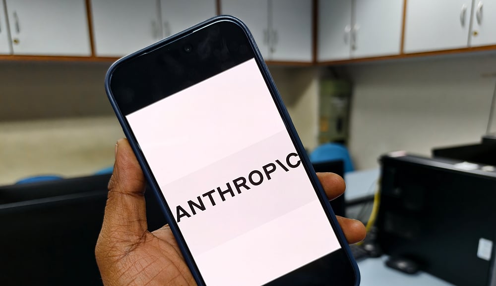 Analysts Warn of IT Revenue Risks as Anthropic's AI Surge Sparks $8.5B Foreign Selloff