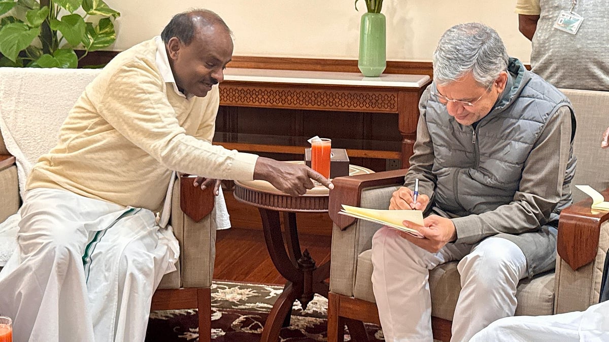 Kumaraswamy Advocates for Train Stops at Maddur and Mandya on Bengaluru-Murudeshwara Route