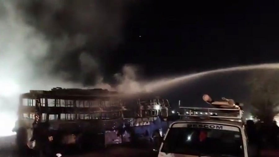 <div class="paragraphs"><p>Bengaluru bus fire</p></div>