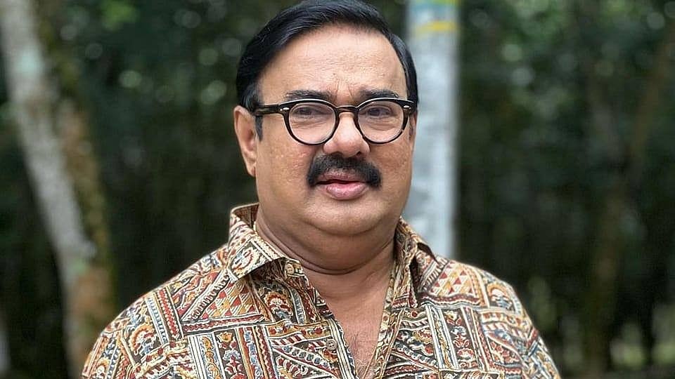 Actor Maniyanpilla Raju's Car Collides with Bike, Injuring Two Youths in Thiruvananthapuram