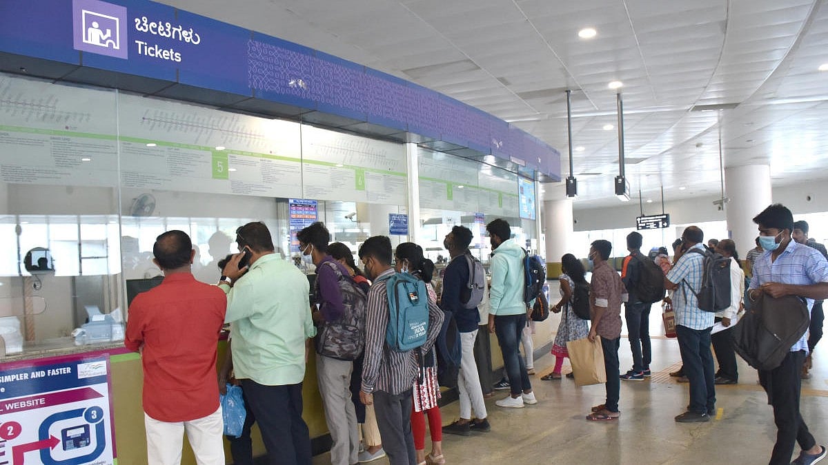 UPI Outage Temporarily Disrupts Bengaluru Metro Services, Causing Commuter Chaos