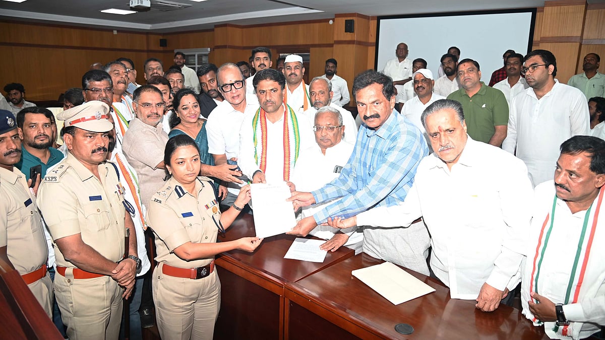 Congress Files Police Complaint Against Karnataka BJP IT Cell for Defaming MLC