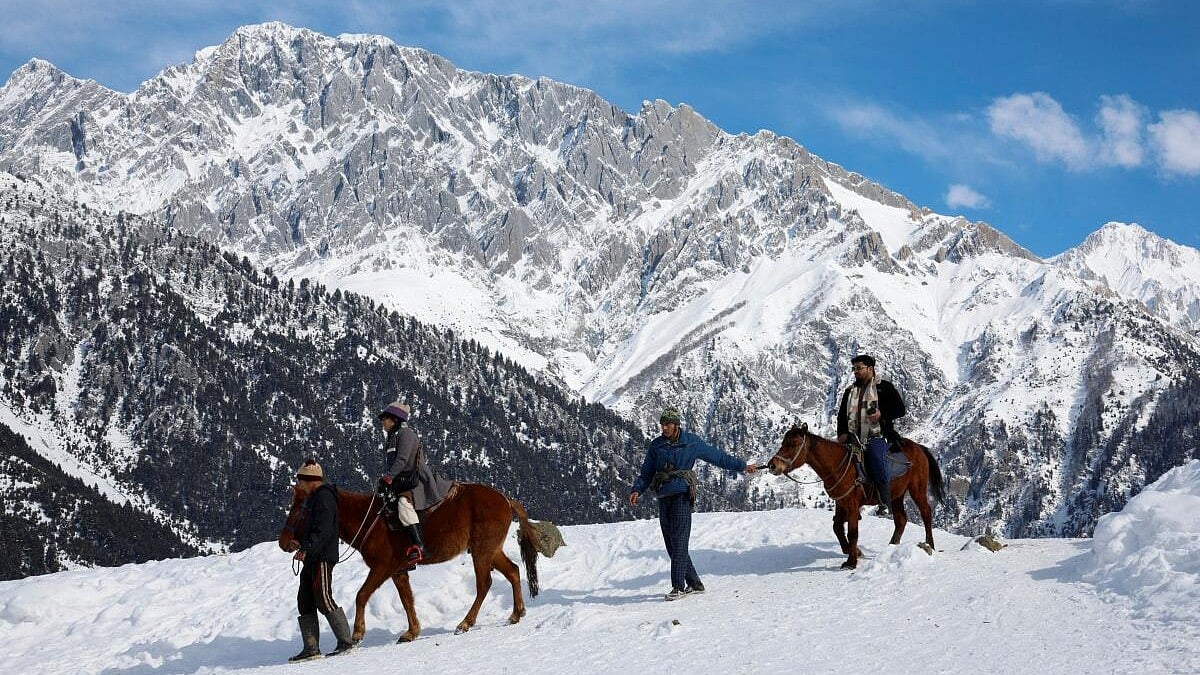 Jammu & Kashmir Reopens 14 Tourist Sites, Boosting Travel Sector Revival