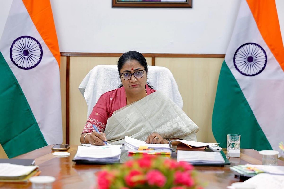 Delhi's Road Network Set for ₹802 Crore Transformation, CM Rekha Gupta Announces