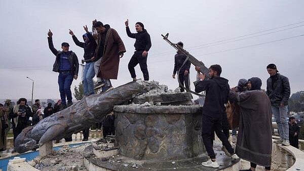 Islamic State Claims Two Attacks on Syrian Army, Announces New Phase of Operations