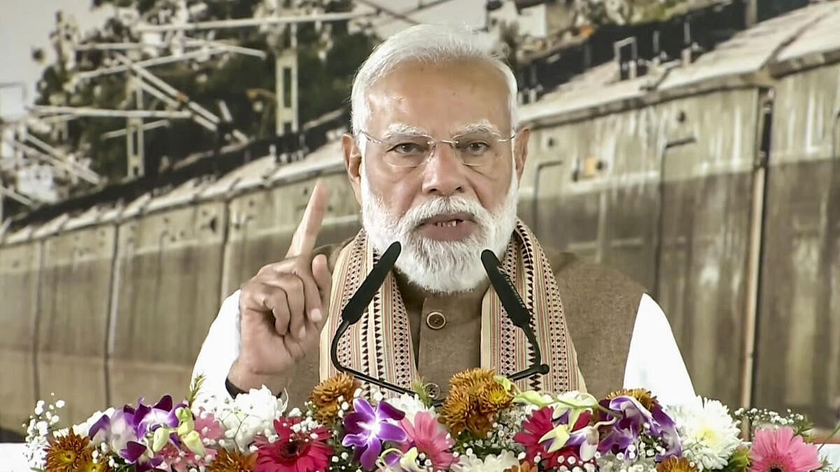 PM Modi Criticizes Congress 'Shirtless' Protest During AI Summit
