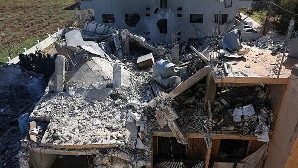US Withdraws Non-Essential Embassy Staff from Beirut Amid Rising Iran Tensions