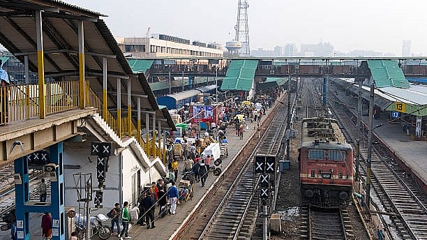 Six Booked for Transporting Holi Tree Trunk Outside Mumbai Train Coaches