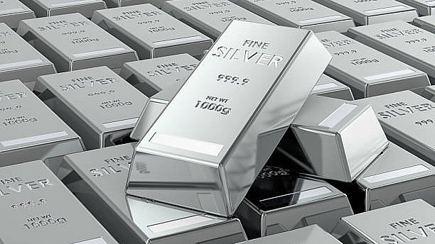 Silver Futures Plunge Rs 4,232 to Rs 2.55 Lakh/kg Amid Weak Demand and Strong Dollar