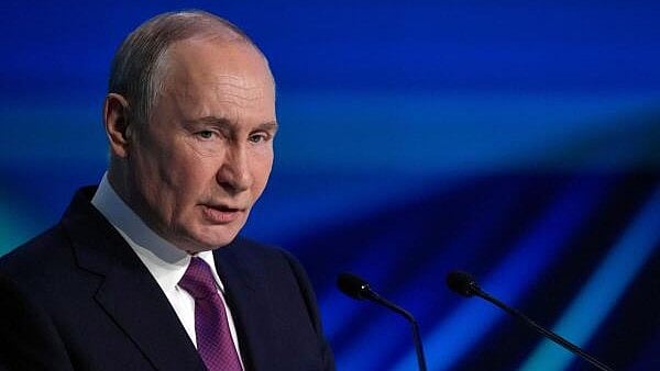 Selective Erasures and Inclusions: Putin's Clampdown on Historical Narratives