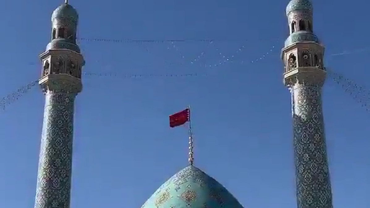 Iran Raises Red Flag Over Jamkaran Mosque After Khamenei's Death: Symbolic Revenge Signal