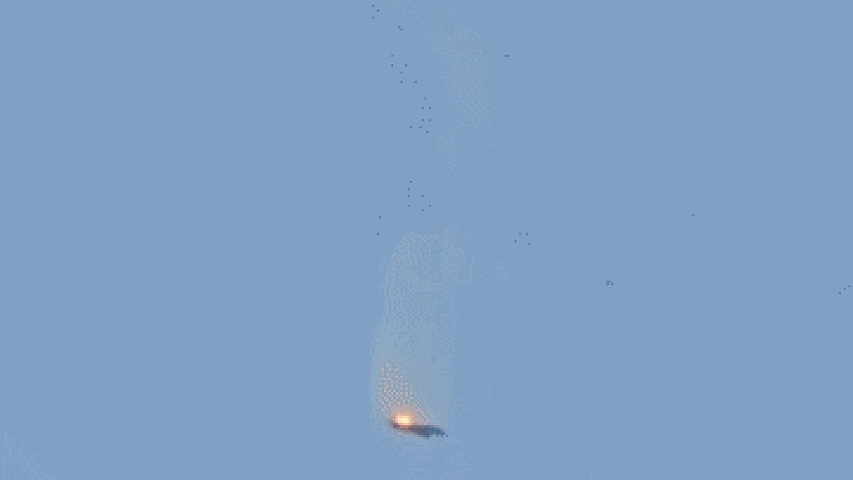 F-15 Fighter Jet Crashes in Kuwait; Viral Video Captures Dramatic Descent