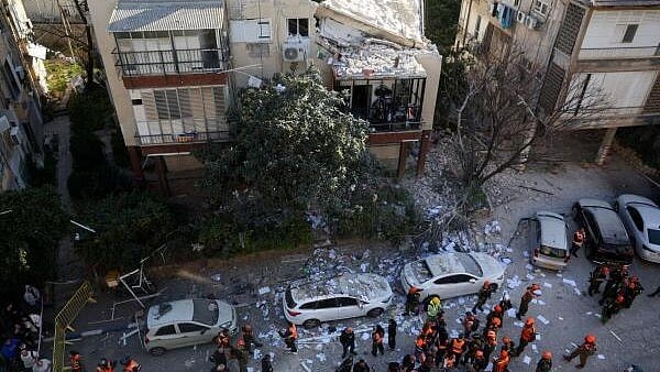 Iranian Missiles Strike Central Israel, Military Confirms Attack