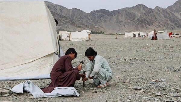 Pakistan Forces Eliminate Over 520 Afghan Taliban Fighters in Border Operations