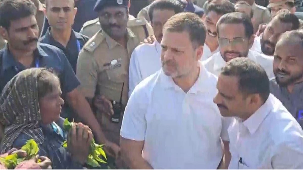 Rahul Gandhi Halts Convoy for Impromptu Chat with Kerala Tea Workers