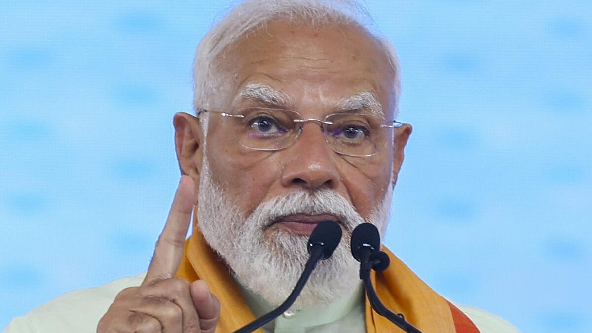 PM Modi Launches Rs 15,200 Crore Delhi Projects, Criticizes AAP's Governance Model