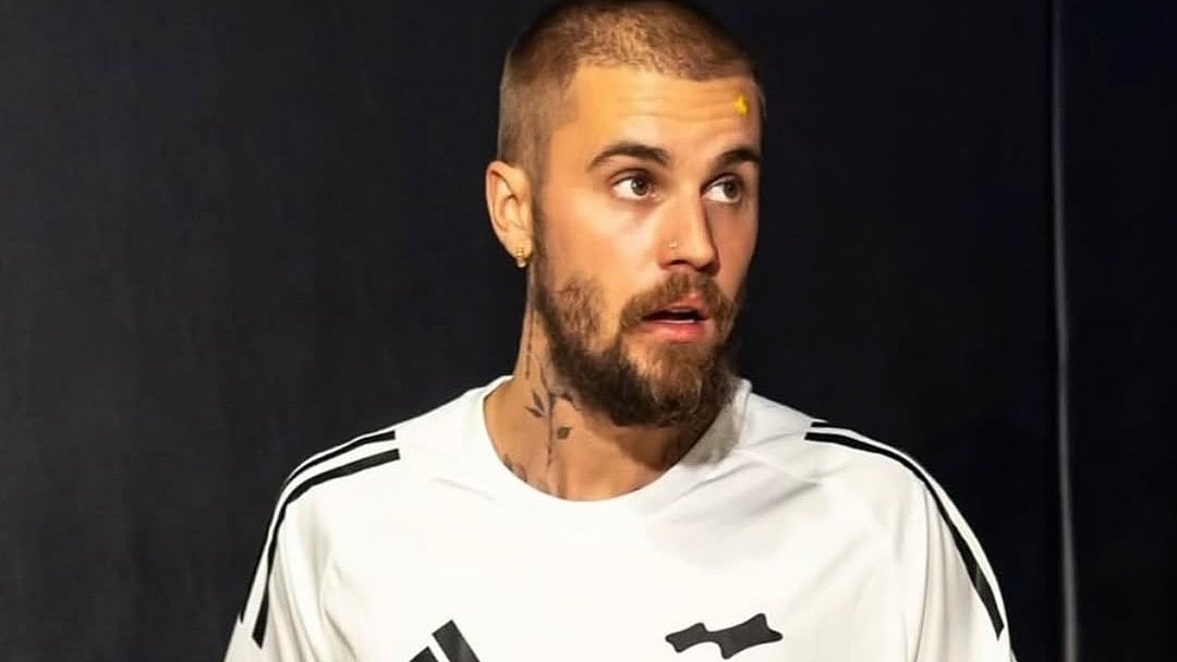 Justin Bieber Hurls Water Bottle at Paparazzi After Dinner Date with Hailey