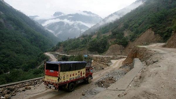 China's 15th Five-Year Plan Prioritizes Highway Expansion Along Indian Border