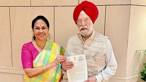 Shobha Karandlaje Urges Petroleum Minister for Uninterrupted Gas Supply to Restaurants