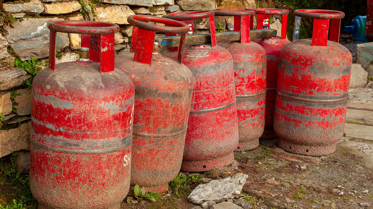 India Invokes Essential Commodities Act to Secure Gas Amid West Asia Conflict
