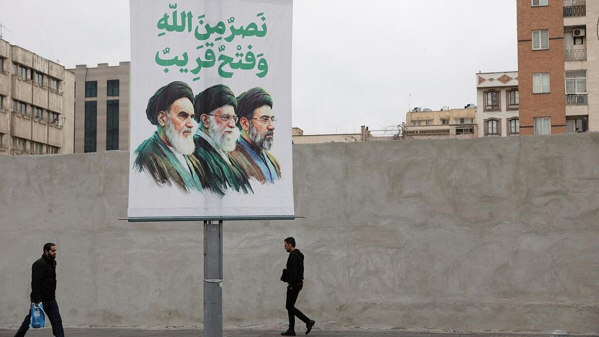 Iran Demands US Base Closures and War Compensation in Response to Trump Peace Plan