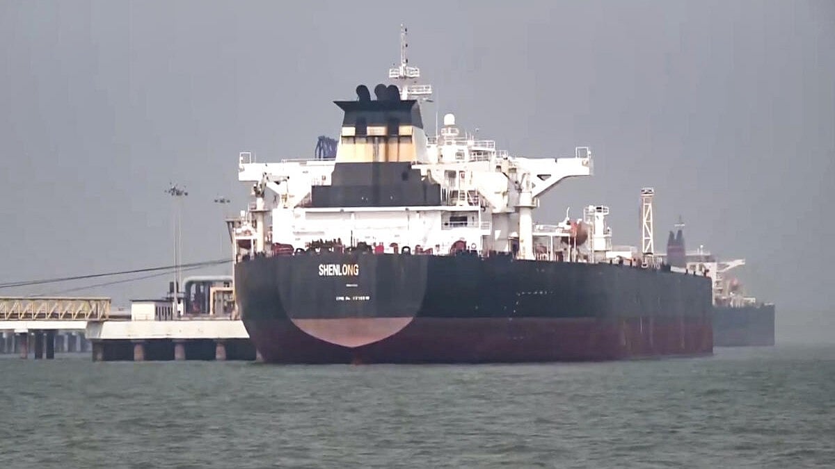 Indian-Captained Tanker Shenlong Navigates Strait of Hormuz Amid Iran Conflict