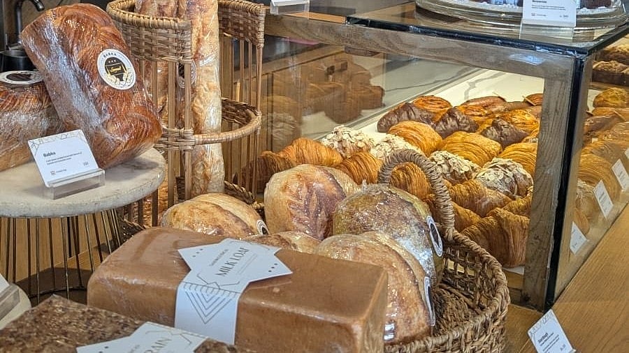 Bengaluru Cafes Adapt Menus to Baked Goods Amid LPG Shortage Crisis