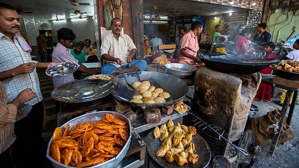 LPG Shortage Forces Delhi Restaurants to Cut Menus and Cancel Large Events