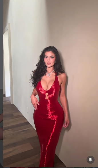 kylie-jenner-oscars-2026-kylie-jenner-dazzles-in-red-dress