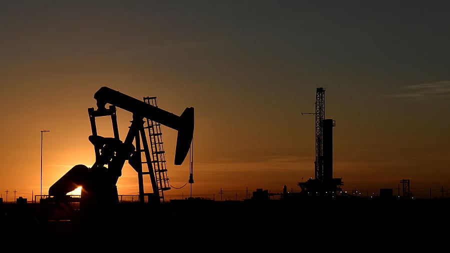 Crude Oil Futures Drop Rs 137 to Rs 8,734 Amid Easing Supply Concerns