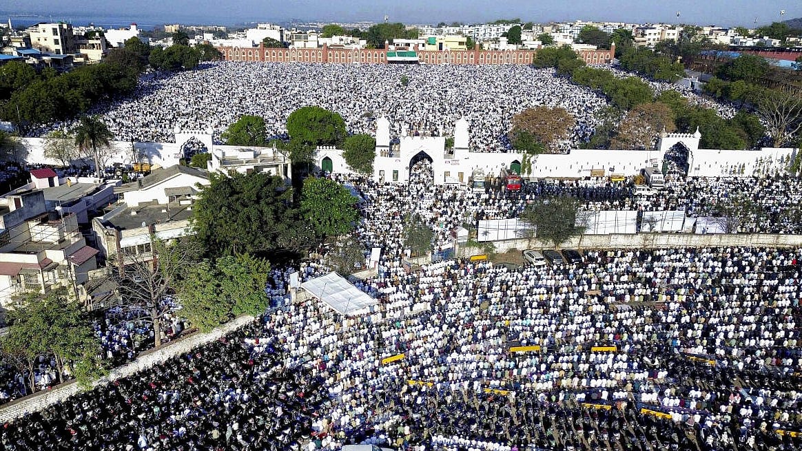 Eid Observances in Madhya Pradesh: Shia Muslims Protest, Sunni Community Celebrates