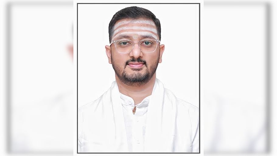 Suttur Mutt Junior Pontiff Earns PhD from University of Mysore