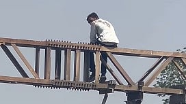 Man Climbs Power Pole at Kalyan Station, Halts Trains for 90 Minutes and Falls Injured