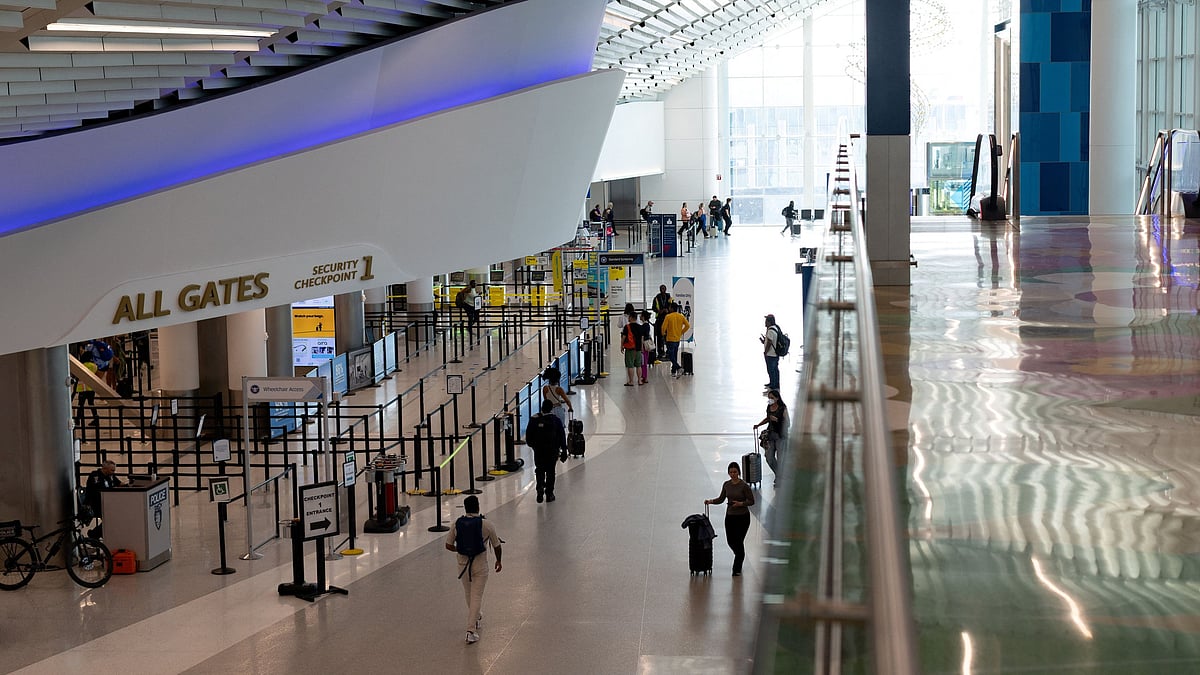 US Airport Staff Absences Surge as ICE Agents Prepare for Traveler Screening