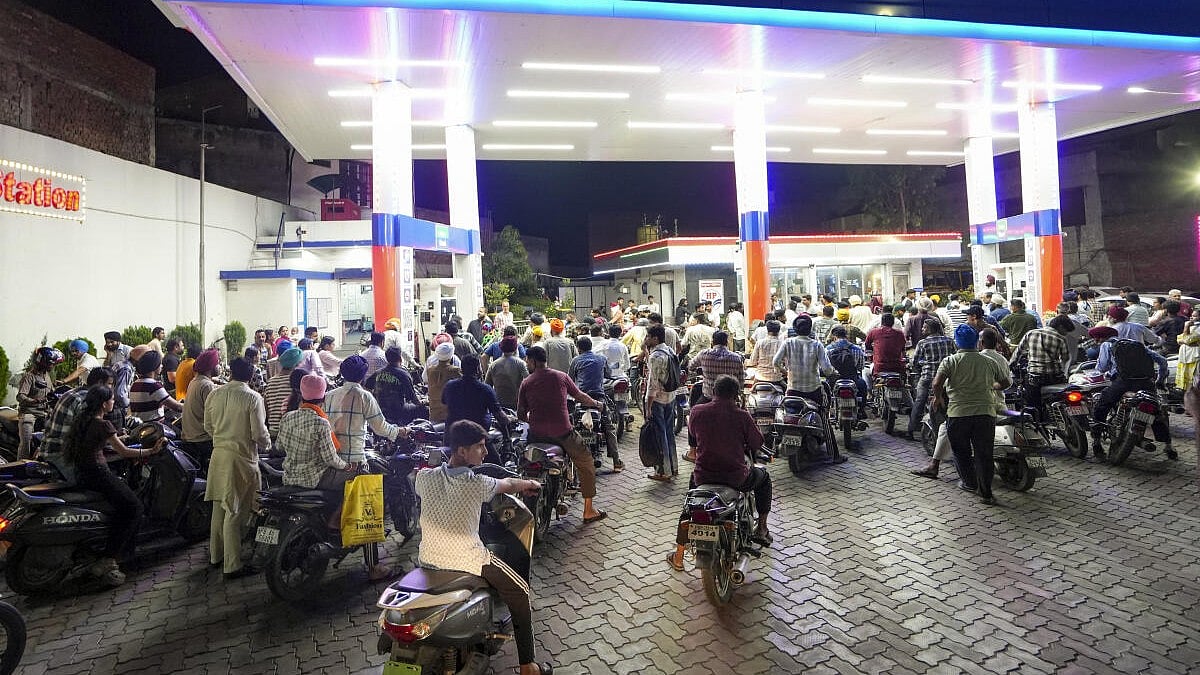 No Lockdown in India: Hardeep Puri Denies Fuel Crisis Proposal