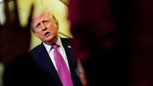 US Supreme Court Weighs Trump's Challenge to Birthright Citizenship