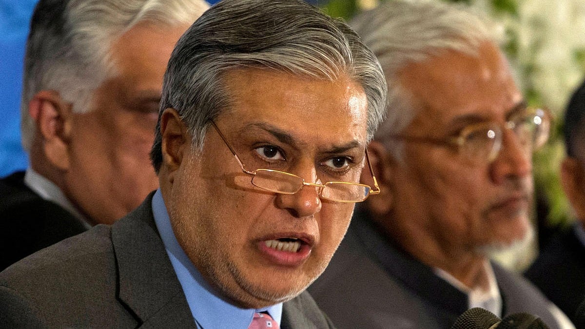 Pakistan's Deputy PM Dar Urges Dialogue in Call with Iran's Araqchi