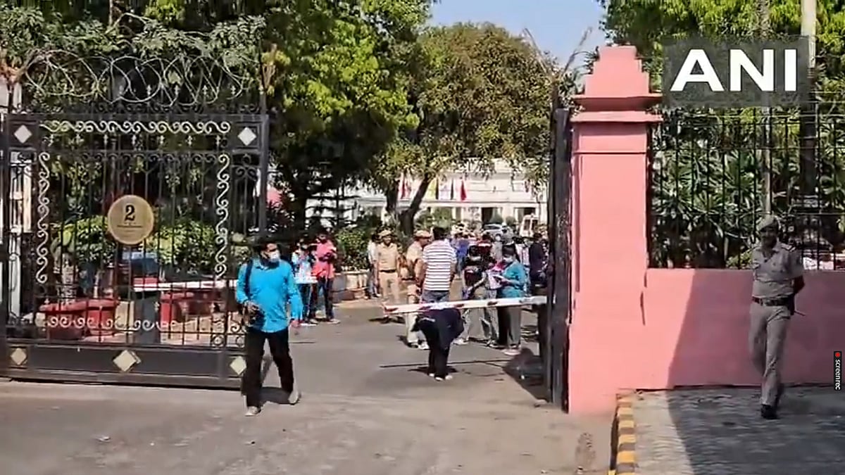 Security Breach at Delhi Assembly: Unidentified Car Forces Entry, Flees After Leaving Bouquet