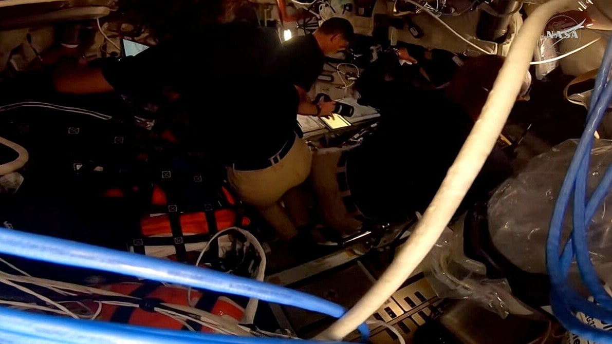 Artemis II Crew Lost Contact with Earth for 40 Minutes During Lunar Flyby