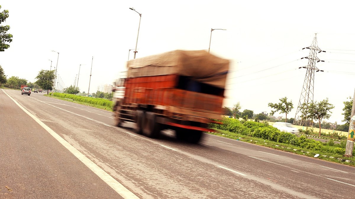 Bengaluru News: Truck Driver Dies in Mysuru Road Signal Crash
