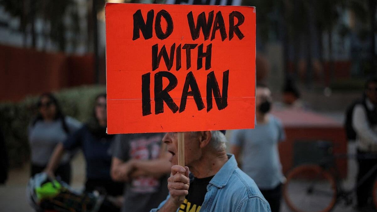 US-Israel-Iran Ceasefire Offers Fragile Pause in Middle East Conflict