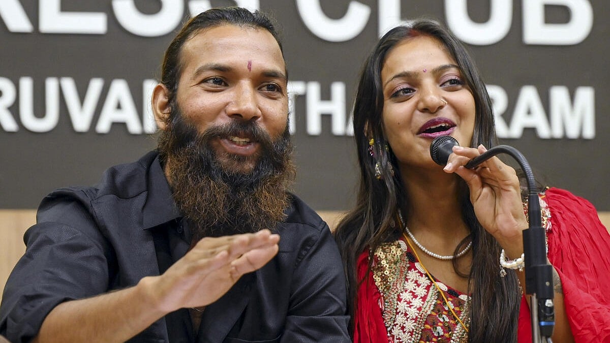 Probe finds Kumbh-fame Monalisa is a minor; POCSO case registered against husband