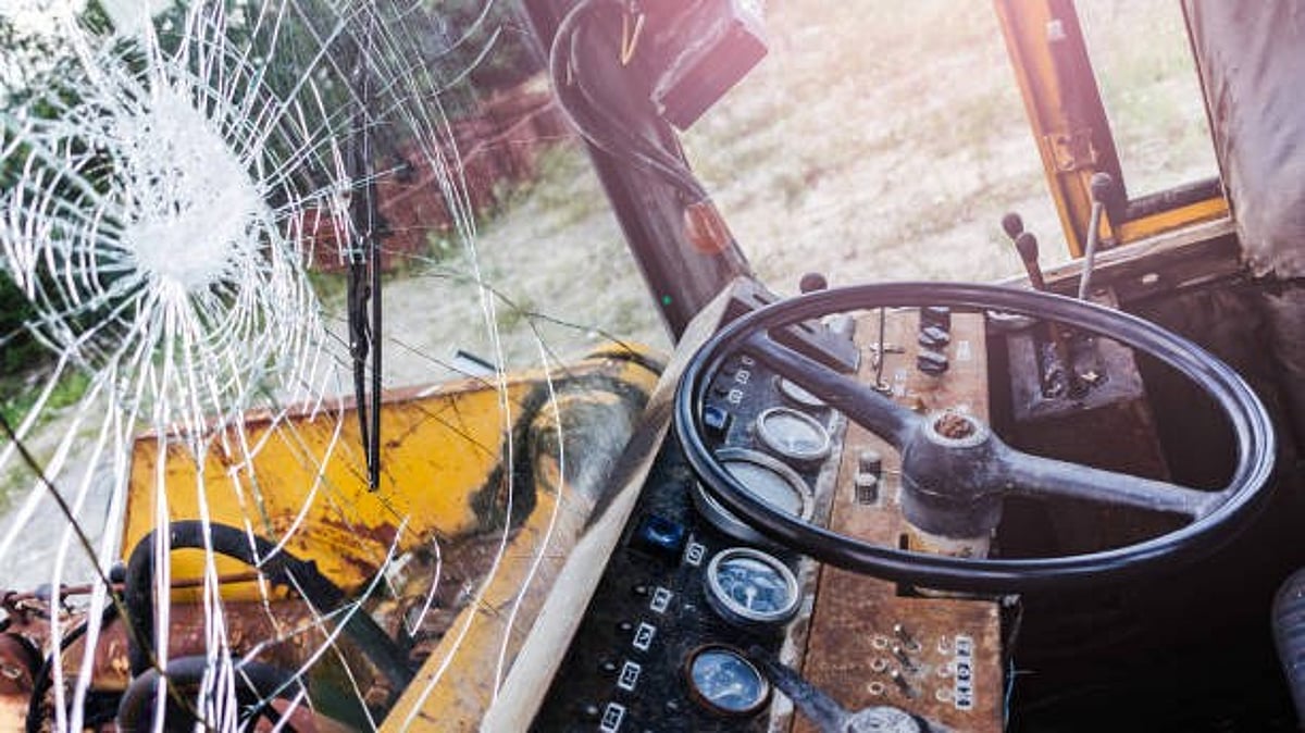 32 injured as bus carrying policemen collides with container lorry in Kerala