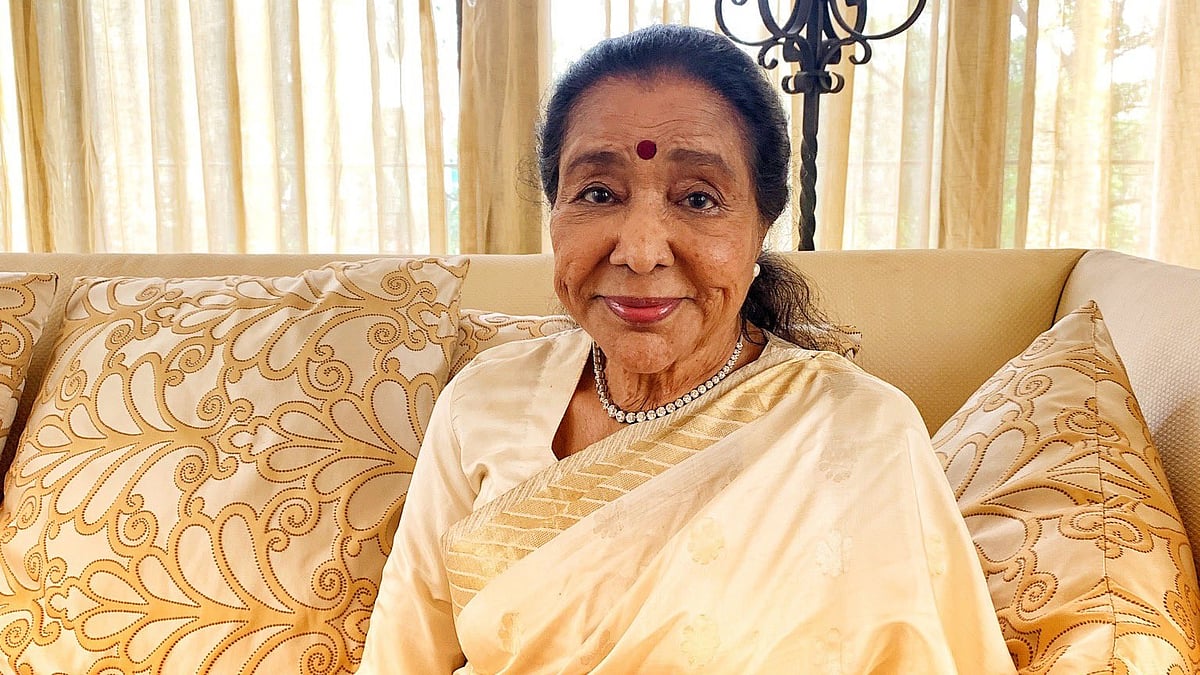 Legendary Playback Singer Asha Bhosle's Final Journey at Shivaji Park