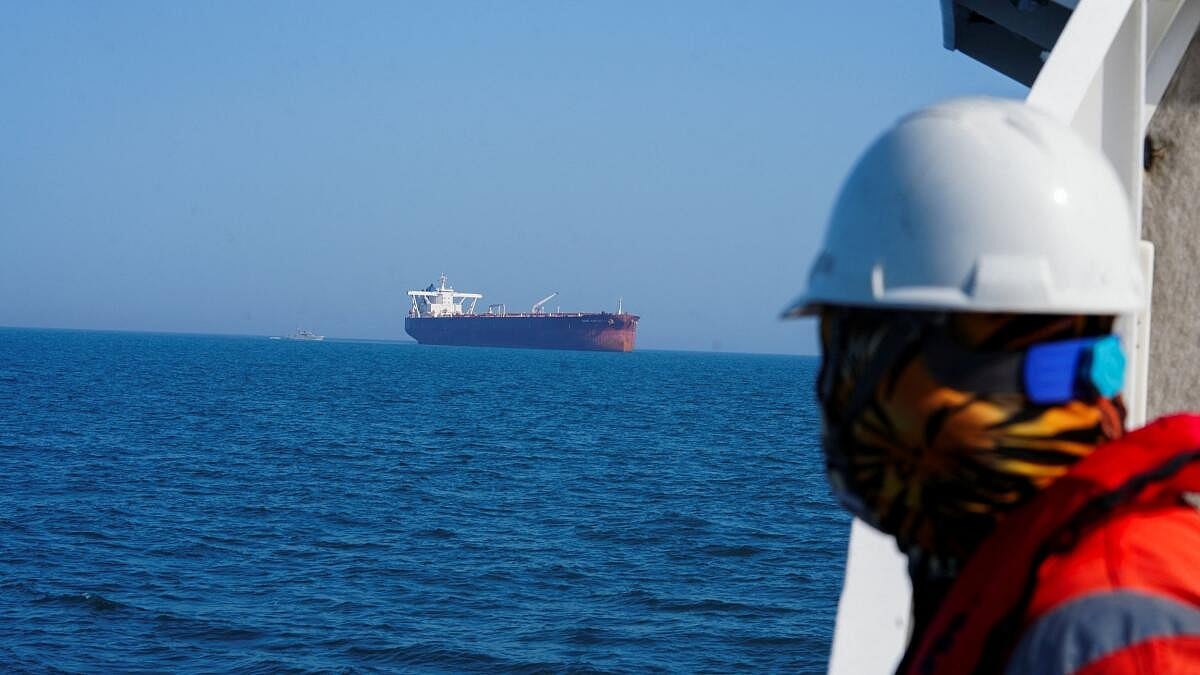 Shipping Firms Demand Clarifications Before Navigating Strait of Hormuz