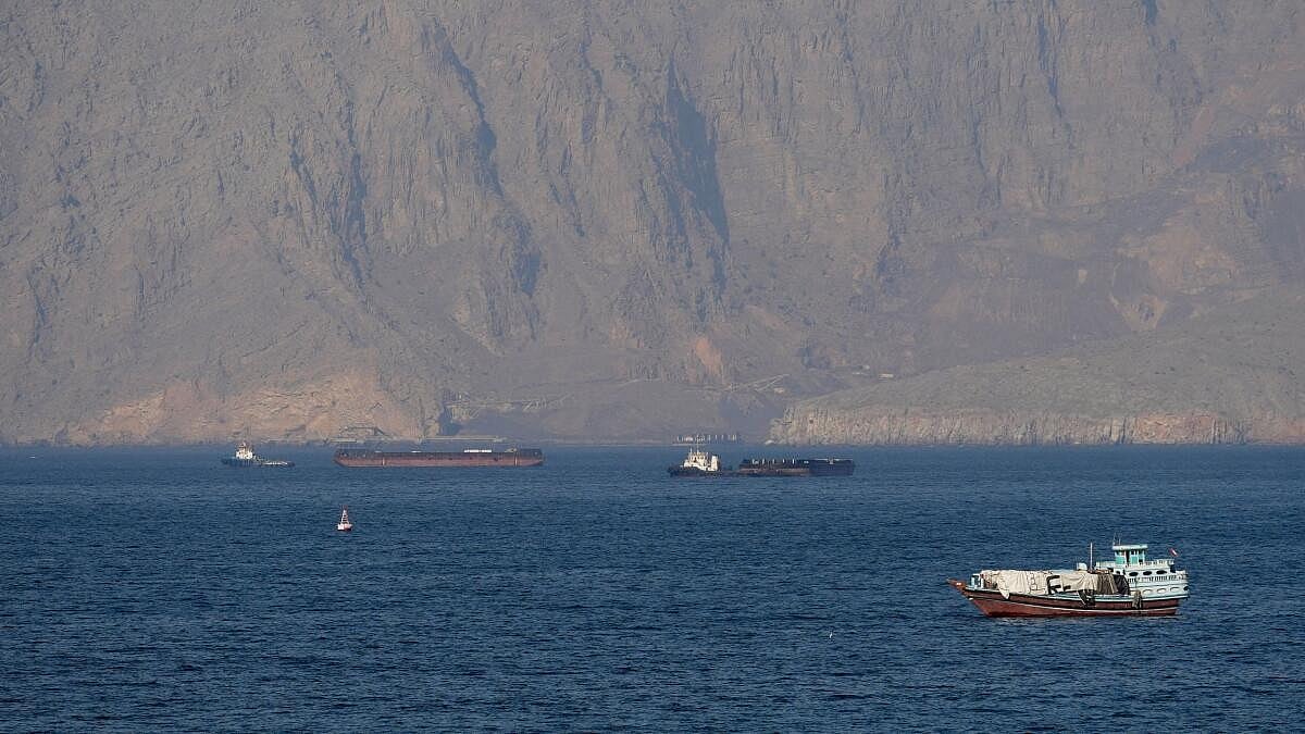 Global Oil Tanker Traffic in Strait of Hormuz Amid US-Israel-Iran Conflict